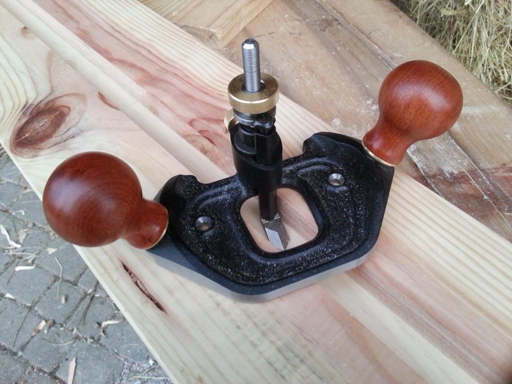Veritas router plane on workbench – traditional woodworking tool for leveling grooves and dadoes