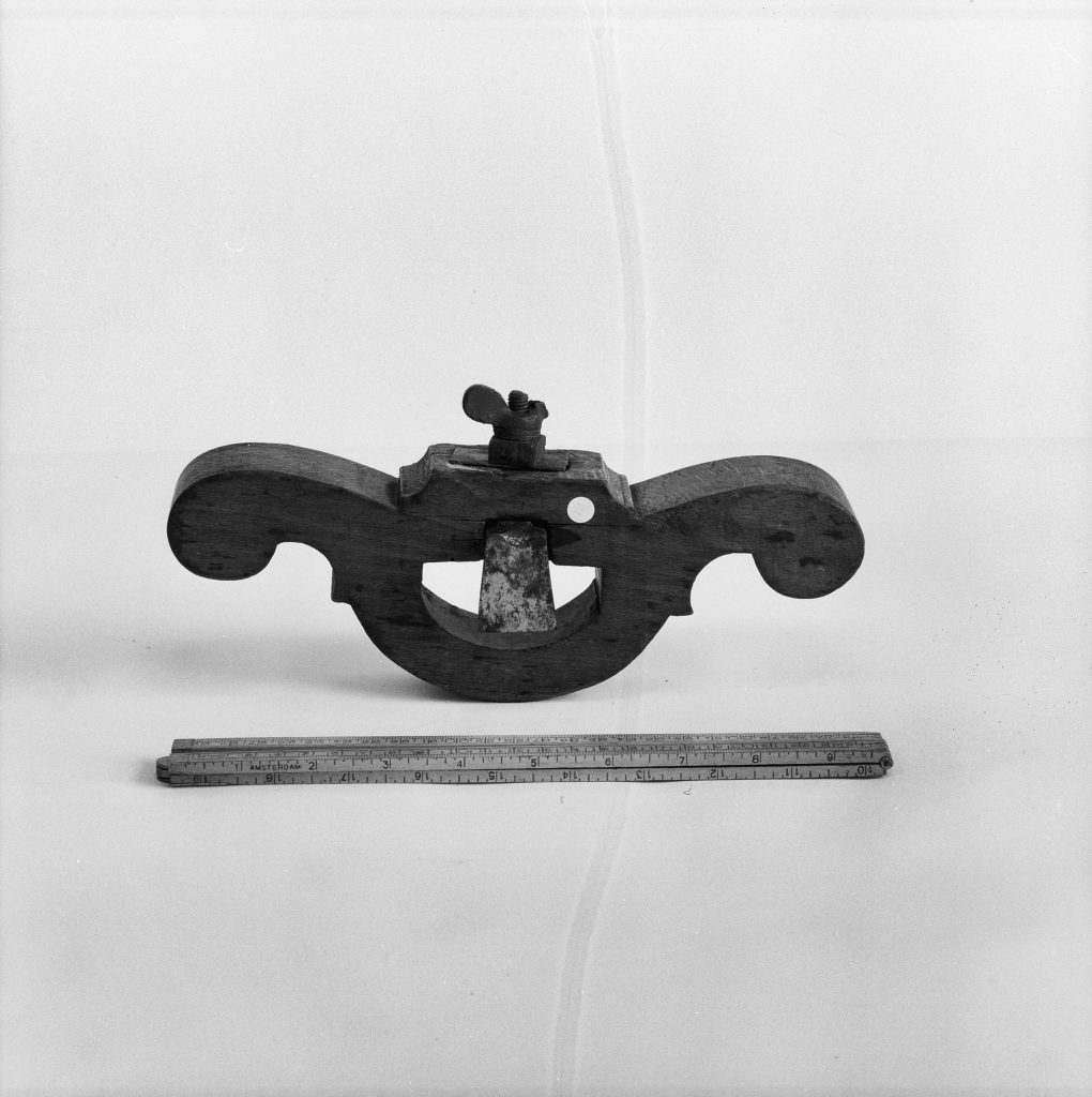 router plane - Grondschaaf Dutch router plane from Rijksdienst collection – traditional woodworking hand tool
