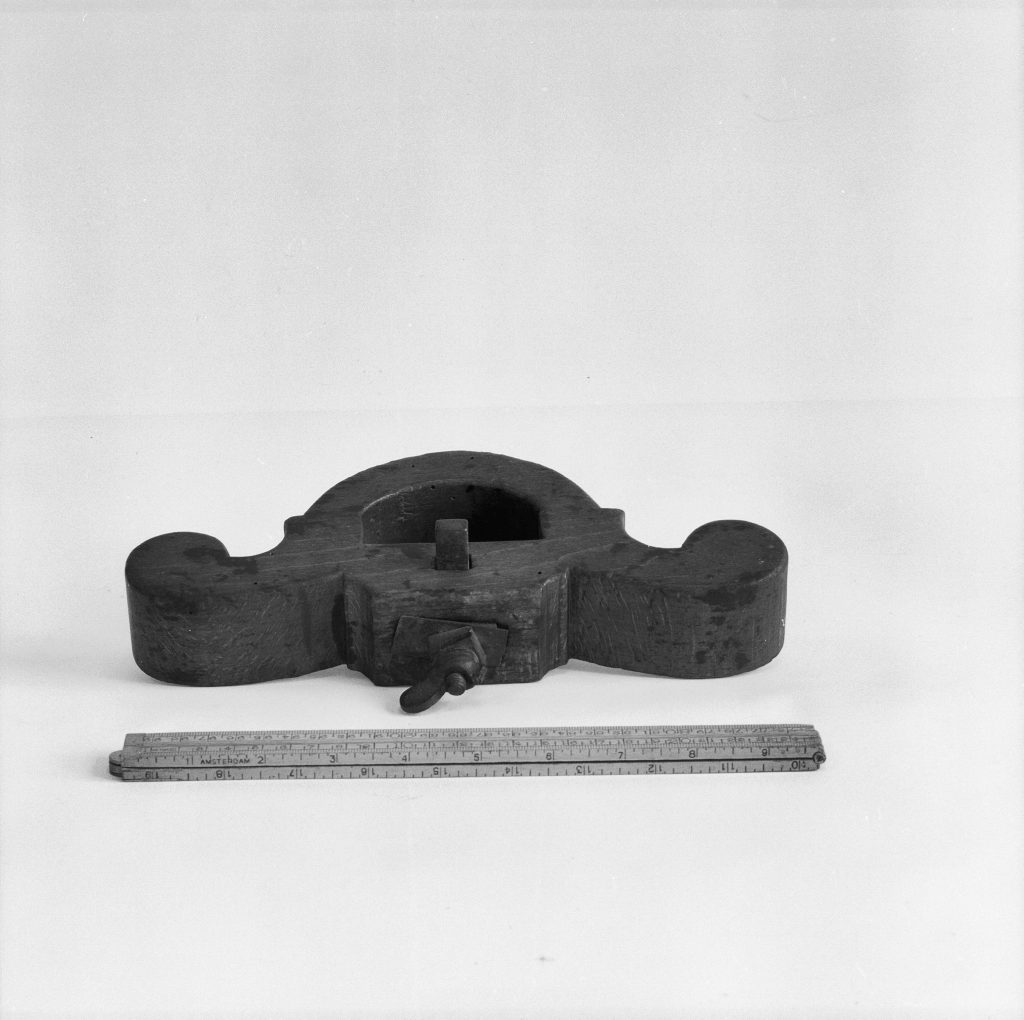 router plane - Grondschaaf Dutch router plane detail view – traditional woodworking hand tool for groove leveling