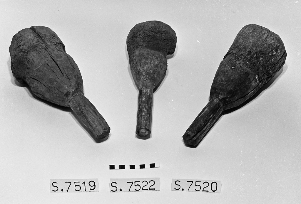 Ancient Egyptian wooden mallet from the Museo Egizio, Turin (S 7519), side view